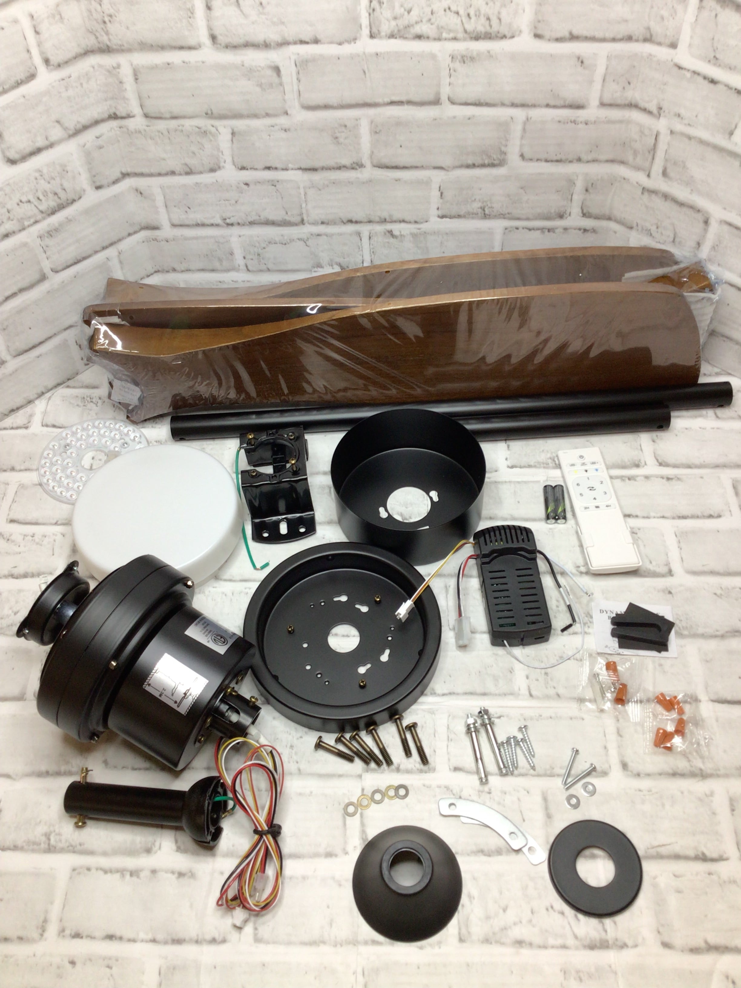 Sofucor 52 in. Ceiling Fan, Light & Remote (5247-BK-DC-HTM-60) *OPEN BOX - READ* (8103918698734)